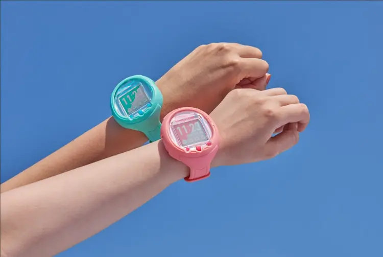 Tamagotchi comemora 25 anos com lançamento de smartwatch em duas cores. (Bandai/Reprodução)