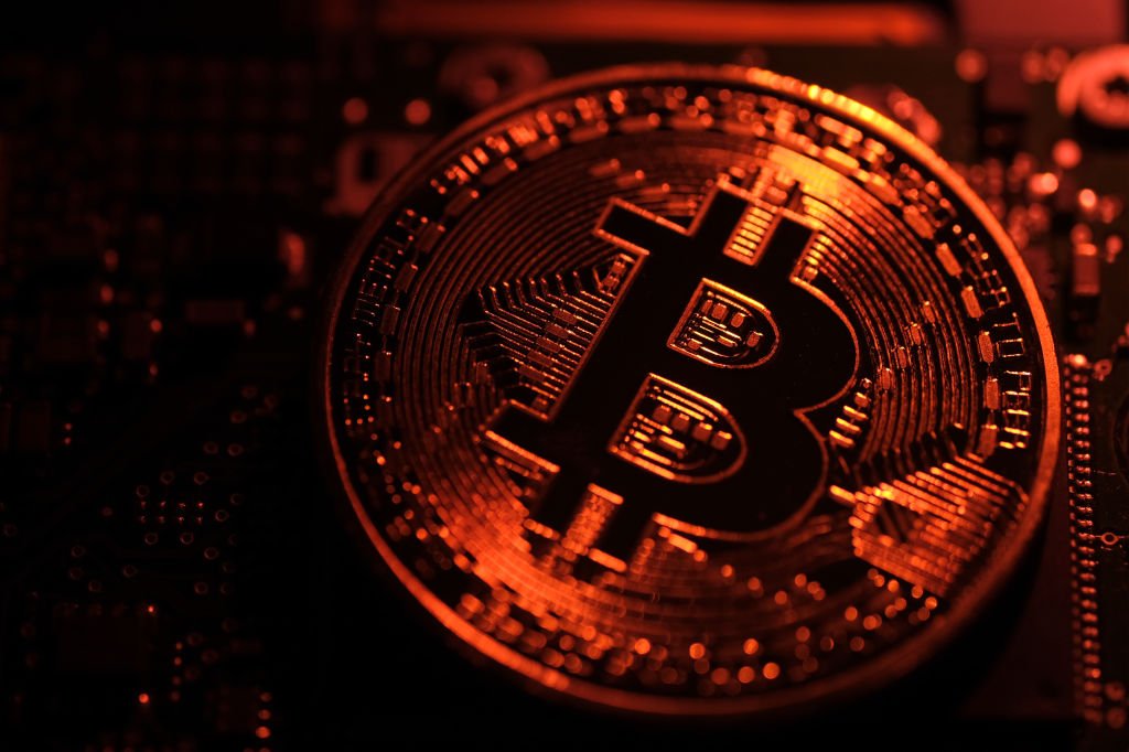 O preço do bitcoin está em aproximadamente US$ 39 mil no momento (Yuriko Nakao/Getty Images)