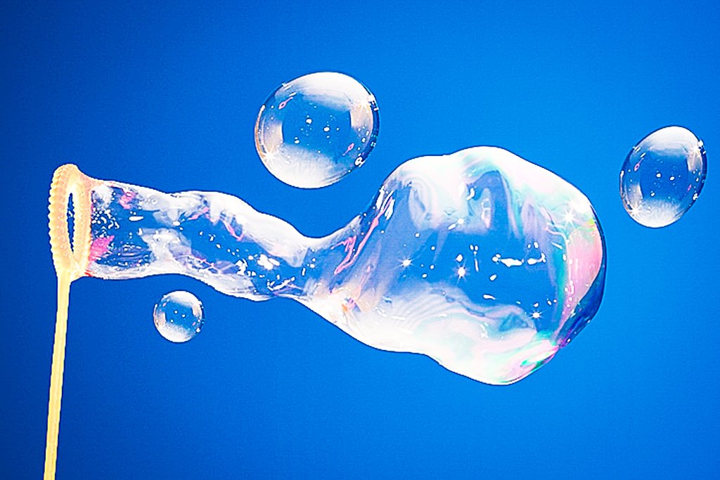 "A bolha estourou e temos gráficos para provar", dizem autores de levantamento sobre NFTs (JamesBrey/Getty Images)