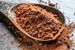 Lindt sobe com estratégia premium, enquanto dona da Hershey's cai com preço do cacau em alta
