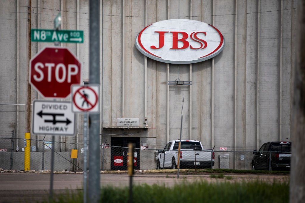 JBS (JBSS3): receita líquida da companhia avança no comparativo anual (Chet Strange / Correspondente/Getty Images)