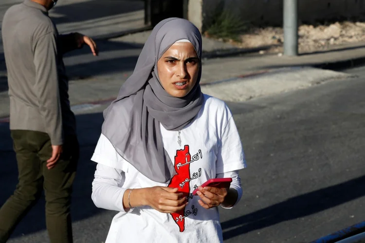 A militante palestina Mona el-Kurd, em 29 de maio de 2021, em Jerusalém Oriental (Hiba ASLAN/AFP)