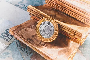 Quanto preciso investir em COEs para dobrar o capital em 5 anos?