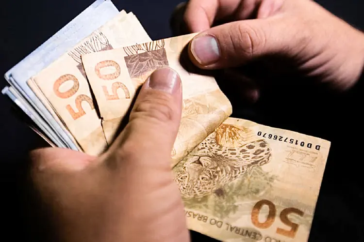 Caixa: o saque pode ser realizado nas agências da Caixa ou em lotéricas em todo o país (Marcello Casal Jr/Agência Brasil)