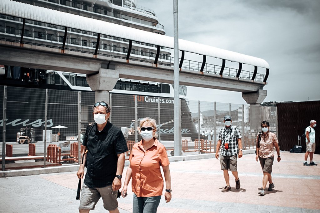 Espanha retoma uso de máscaras ao ar livre para conter Ômicron