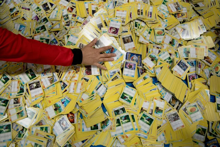 Cartas Pokémon à disposição dos participantes no Campeonato do mundo deste vídeogame. (AFP/AFP)