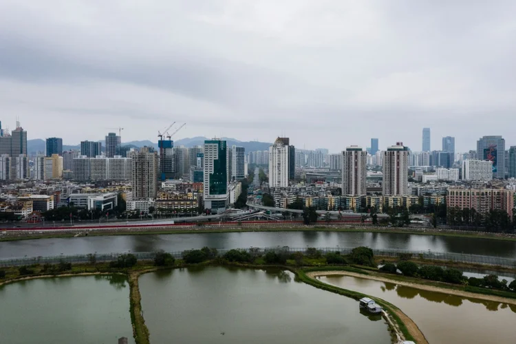China: Shenzhen, uma cidade vizinha de Hong Kong, abriga grandes empresas de tecnologia asiáticas, como a Huawei e a Tencent. (AFP/Reprodução)