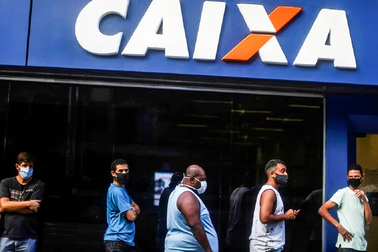 A Caixa informou que o pagamento do Auxílio Brasil vai começar no dia 17 de novembro (Pilar Olivares/Agência Brasil)