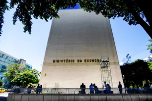 Imagem referente à matéria: Governo aponta falta de R$ 10,9 bi para cumprir mínimos de saúde e educação no Orçamento de 2027