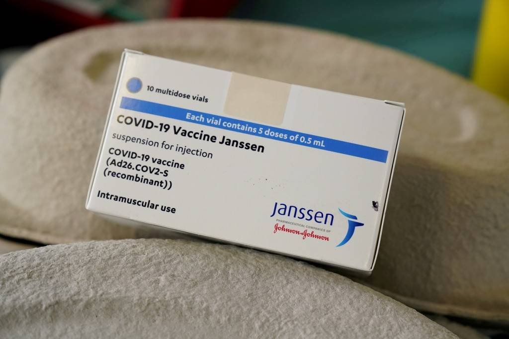 EUA lista síndrome autoimune como efeito raro da vacina da Janssen