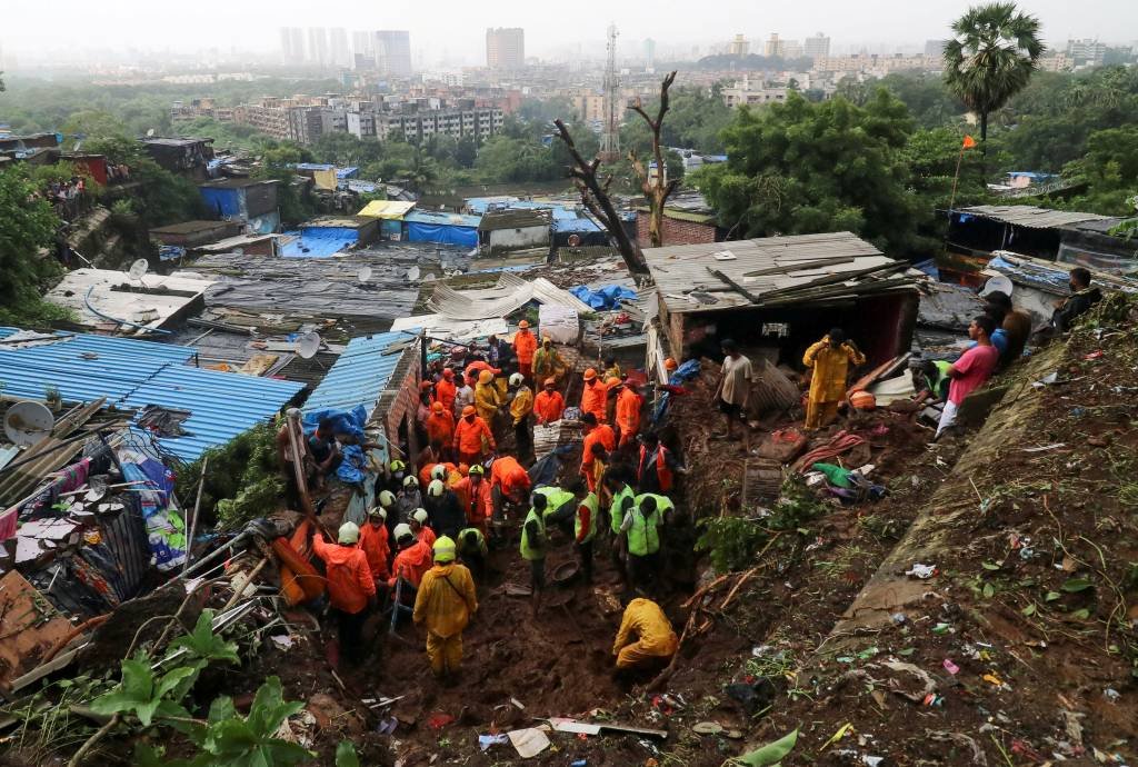 Fortes chuvas em cidades indianas deixam mais de 30 mortos
