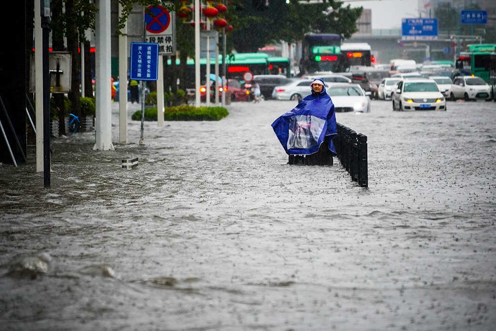 Pior chuva em mil anos deixa pelo menos 25 mortos na China