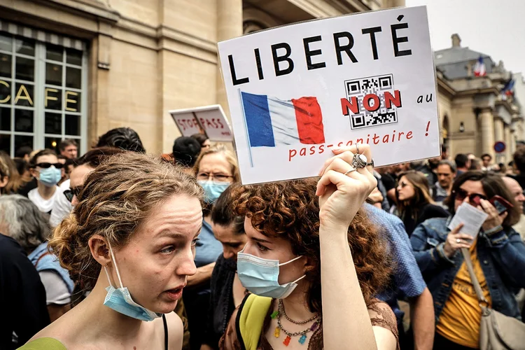 Protesto contra passe de saúde em Paris
 (Pascal Rossignol/File Photo/Reuters)