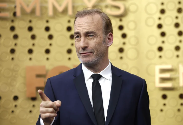 Ator Bob Odenkirk chega para a cerimônia de premiação do Emmy em 2019. (Mario Anzuoni/Reuters)