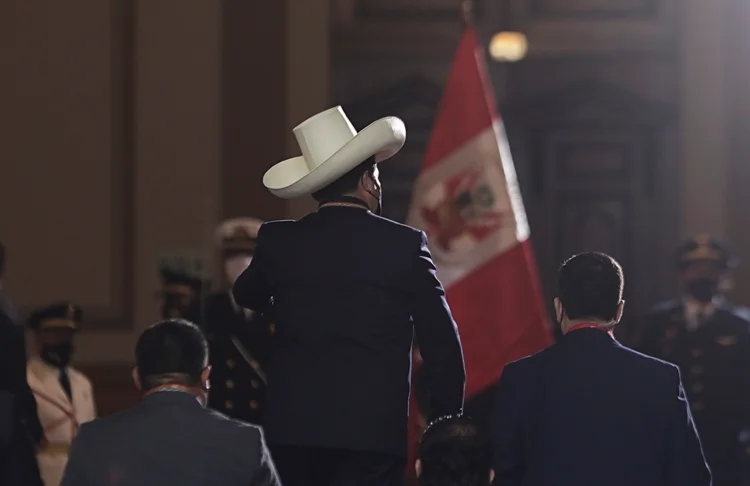 Castillo, em posse no Peru: desavenças internas no governo são desafio (Angela Ponce/Reuters)