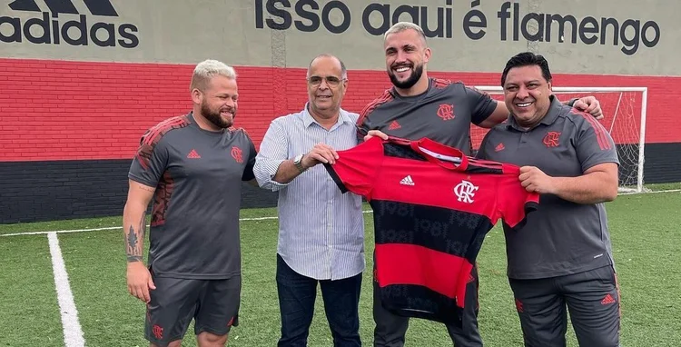 Arthur Picoli: instrutor de crossfit vai integrar o time de futebol 7 do 'mengão'.
 (Reprodução/Instagram)