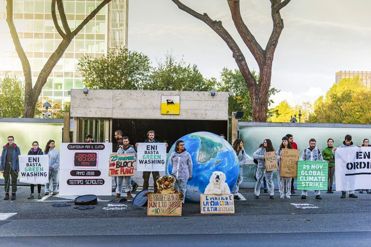 As novas emissões de títulos verdes, sociais, de sustentabilidade e vinculados à sustentabilidade de empresas e governos ao redor do mundo já somam um recorde de US$ 577 bilhões neste ano, US$ 100 bilhões a mais do que em todo o ano de 2020 (Bloomberg/Bloomberg)