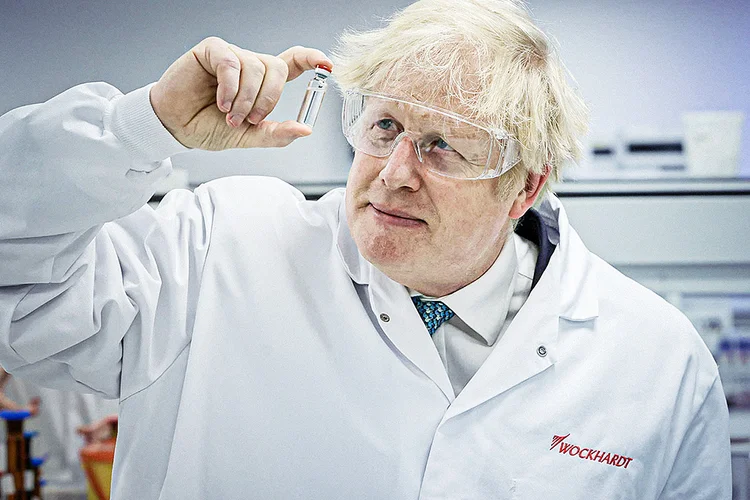 O primeiro-ministro inglês Boris Johnson: às vesperas do "Freedom Day", o primeiro-ministro britânico Boris Johnson foi obrigado a se isolar e seu ministro da Saúde deu positivo para a covid-19 (Andrew Parsons/nº 10 Downing Street/Divulgação)