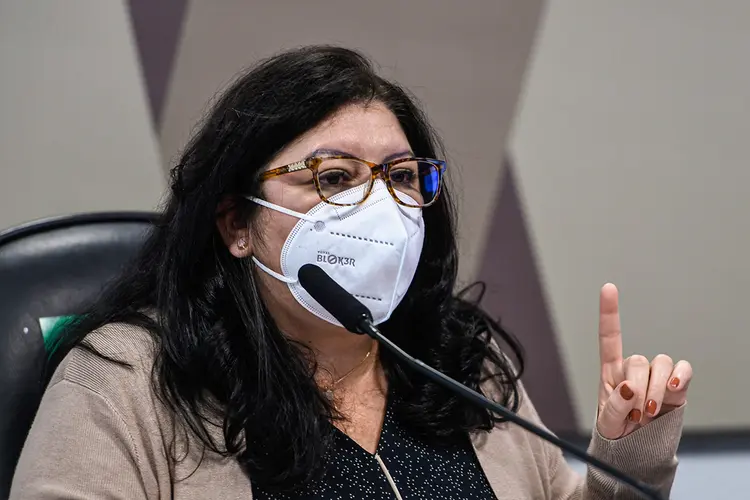 Regina Célia Silva Oliveira, servidora do Ministério da Saúde, presta depoimento à CPI da Covid (Edilson Rodrigues/Agência Senado)