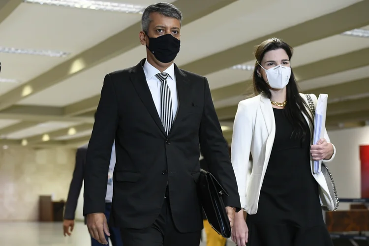 Roberto Dias, ex-diretor do Departamento de Logística do Ministério da Saúde, chega à CPI da Covid (Marcos Oliveira/Agência Senado)