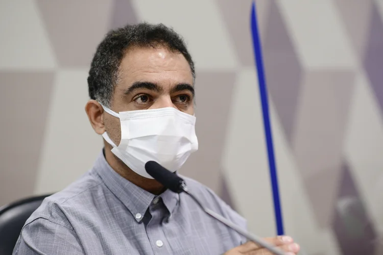 Consultor da divisão de importação do Ministério da Saúde, William Amorim Santana, na CPI da Covid (Pedro França/Agência Senado)