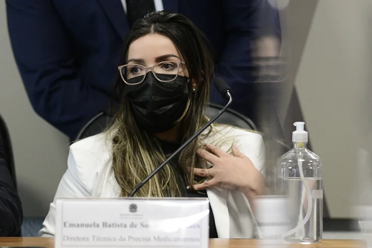 Diretora técnica da Precisa Medicamentos, Emanuela Medrades. na CPI da Covid (Pedro França/Agência Senado)