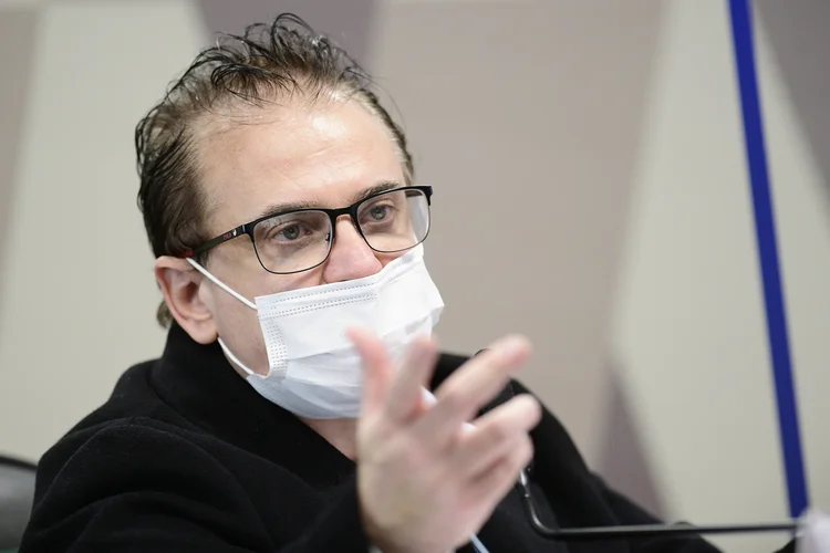 Representante da empresa Davati Medical Supply, Cristiano Alberto Hossri Carvalho (Pedro França/Agência Senado)