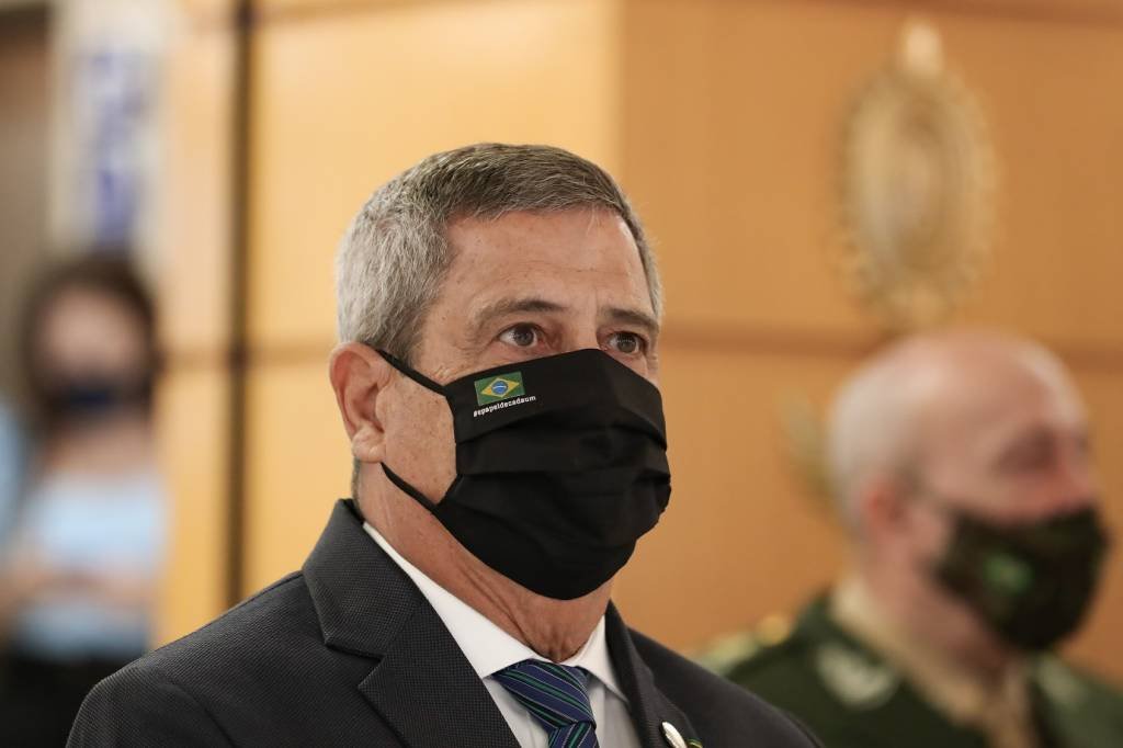 Gilmar manda PGR se manifestar sobre ameaças de Braga Netto às eleições