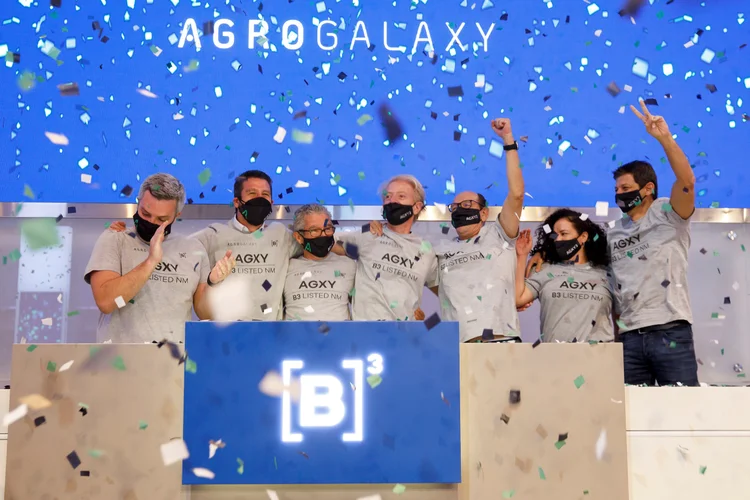 Fundadores e executivos da AgroGalaxy (AGXY3) na cerimônia de estreia na B3 nesta segunda-feira, 26 de julho de 2021, depois de IPO que movimentou R$ 350 milhões (Cauê Diniz/B3/Divulgação)