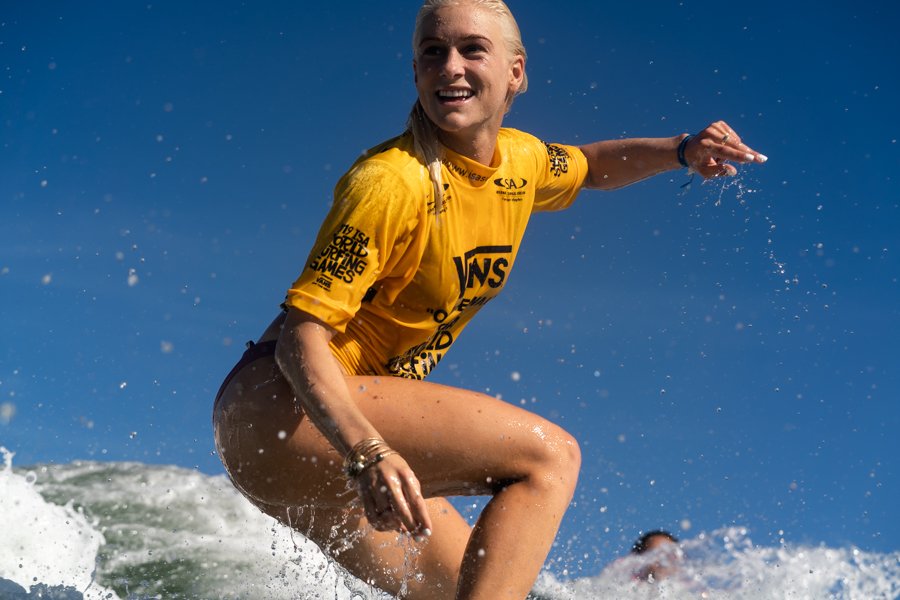 Surfe: Tati Weston-Webb é campeã em J-Bay e sobe para 3º lugar da WSL