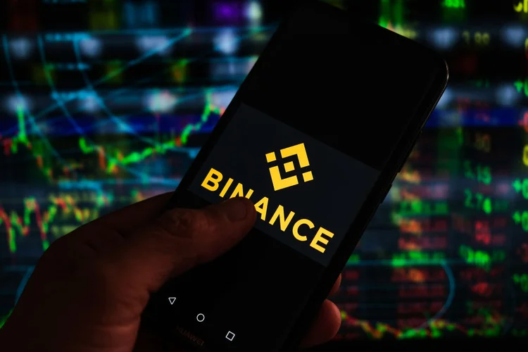 Binance suspendeu negociação de criptomoedas (SOPA Images/Getty Images)