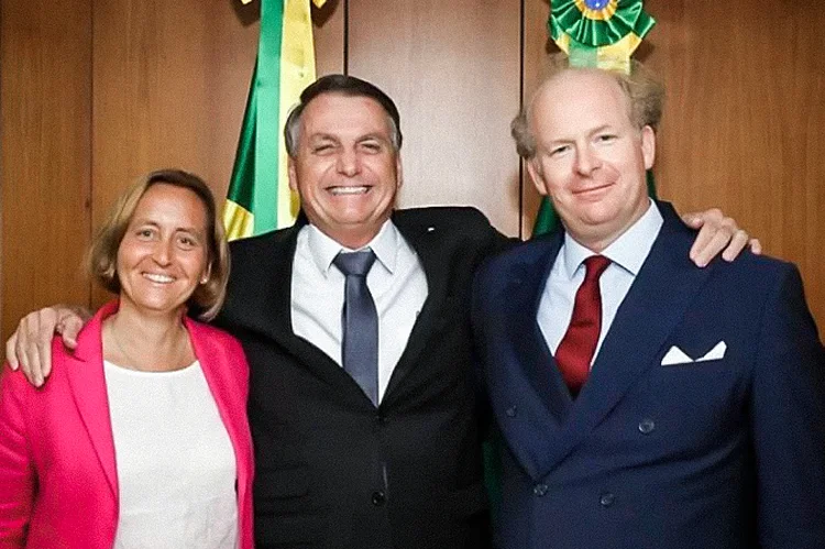 Beatrix Von Storch com o marido, Sven, e o presidente Bolsonaro (Money Report/Reprodução)