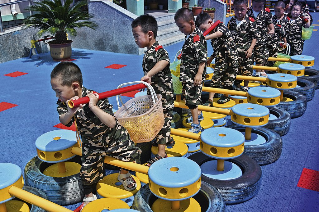 Escola na China: a proporção hoje é de 111,3 meninos para cada 100 meninas no nascimento (Costfoto / Barcroft Media/Getty Images)