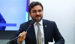 União Brasil suspende ministro do Turismo Celso Sabino de atividades partidárias