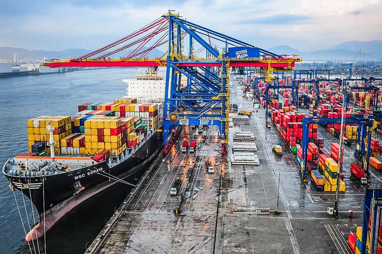 Leilão de terminal do porto de Santos é considerado o maior do setor em 20 anos (Germano Lüders/Exame)