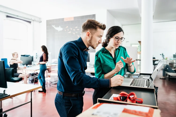 Empreendedorismo: como desenvolver negócios aprendendo digitalmente (Hinterhaus Productions/Getty Images)