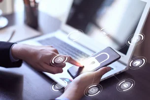 Essa profissão permite o tão sonhado 'anywhere office' e ainda paga acima da média de mercado