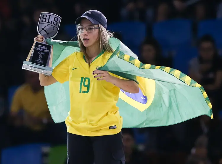 A brasileira Pâmela Rosa é uma das favoritas no skate street feminino (Alexandre Schneider/Getty Images)