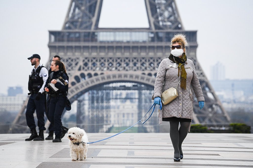 Paris: europeus vivem em áreas com níveis perigosos de poluição do ar. (Pascal Le Segretain/Getty Images)