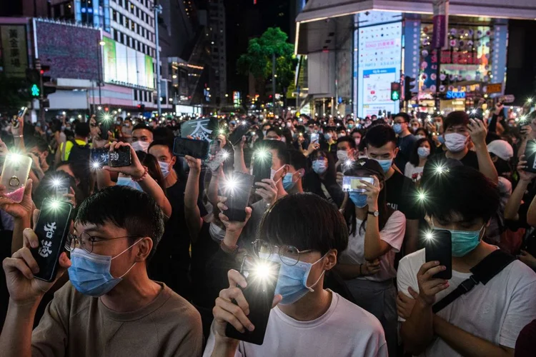 O doxxing ganhou destaque na China em 2019, durante os protestos pró-democracia de Hong Kong. Na época, foi muito usado para coagir autoridades (ANTHONY WALLACE/Getty Images)