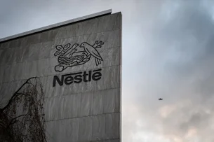 Nestlé investe R$ 7 bilhões no Brasil até 2028 para modernizar fábricas e inovar na produção