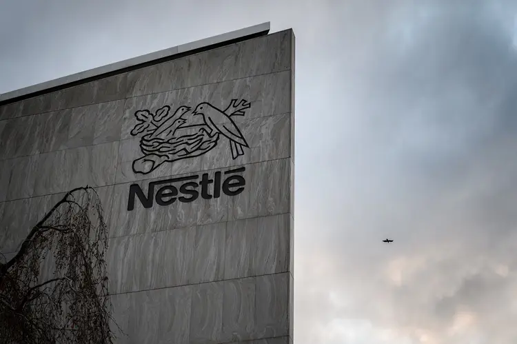 Nestlé: a gigante suíça provavelmente seria a maior a explorar carnes cultivadas, dando um impulso ao setor (FABRICE COFFRINI/AFP/Getty Images)