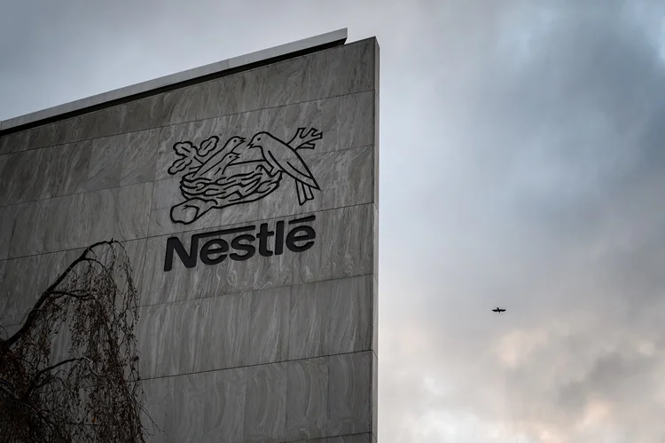 Nestlé: a gigante suíça provavelmente seria a maior a explorar carnes cultivadas, dando um impulso ao setor (FABRICE COFFRINI/AFP/Getty Images)