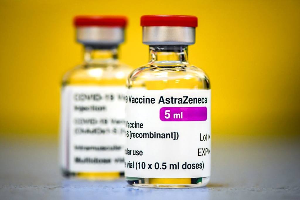 AstraZeneca: "Os níveis de anticorpos que neutralizam a ômicron após uma terceira dose da vacina anticovid da AstraZeneca eram globalmente similares aos níveis alcançados após duas doses contra a variante delta" (Getty Images/Anthony Devlin/Bloomberg)