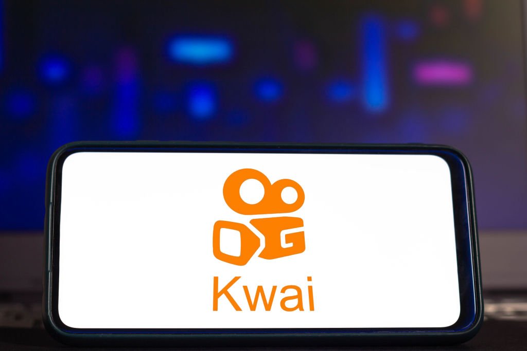 O Kwai é uma rede social que se tornou popular, principalmente, por permitir a edição e publicação rápida de vídeos como os do TikTok (SOPA Images/Getty Images)
