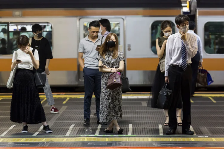 Metrô em Tóquio: estudo de uso misto de vacinas no país (Yuichi Yamazaki/Getty Images)