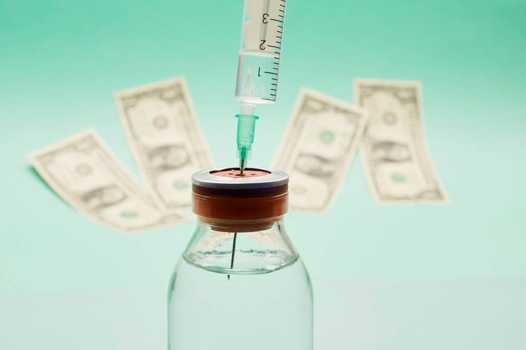 Empresa bilionária irá sortear US$ 1 milhão para 10 funcionários vacinados