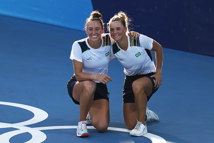 Luisa Stefani e Laura Pigossi em Jogos Olímpicos de Tóquio (Naomi Baker/Getty Images)