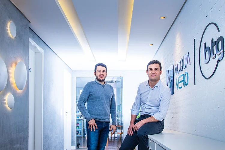 Daniel Bonaldi e Eduardo Akira, da Acqua-Vero: tecnologia para entender melhor o perfil do cliente, e assim, ajustar a oferta de produtos financeiros (Leandro Fonseca/Exame)