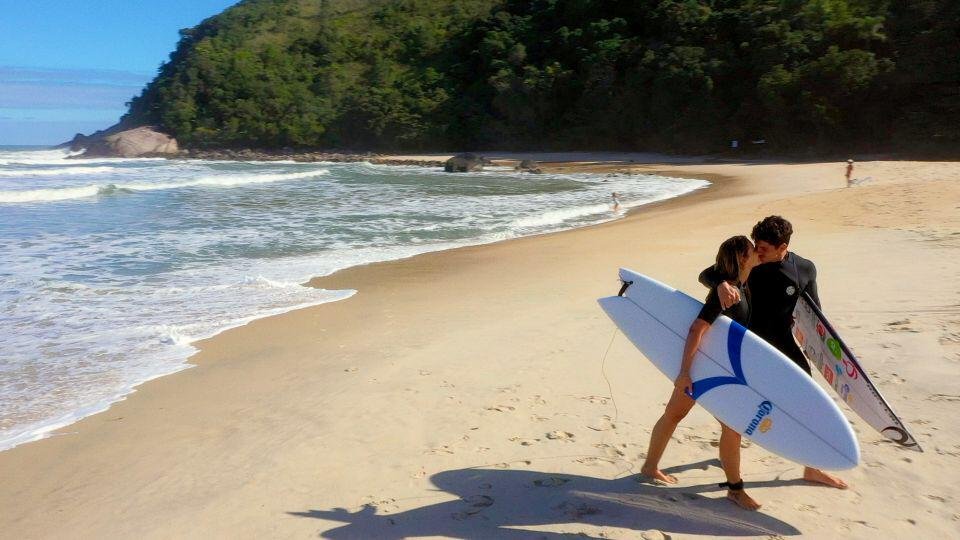 Gabriel Medina tem websérie entre amigos em parceria com a cerveja Corona